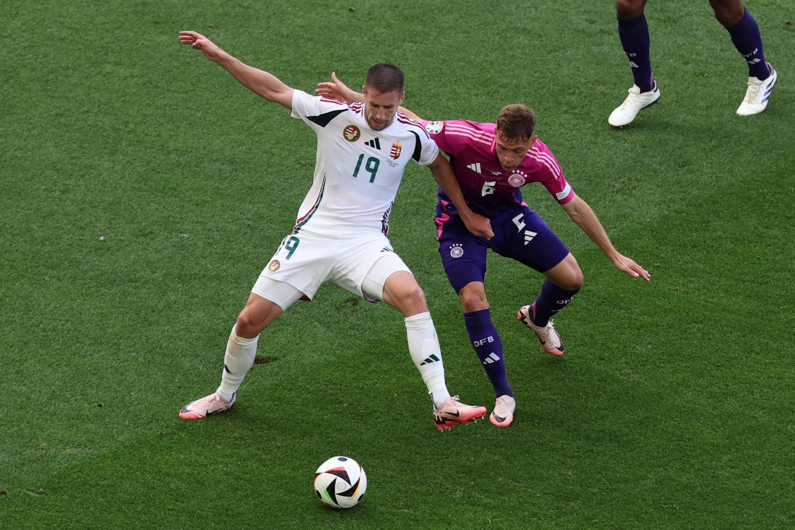 匈牙利队在比赛中乘胜追击，赢得晋级机会的简单介绍