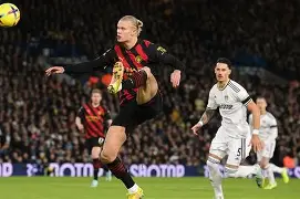 阿扎伦卡巅峰对决，哈兰德与60激战尤文图斯分钟，关键助攻胜负难料！